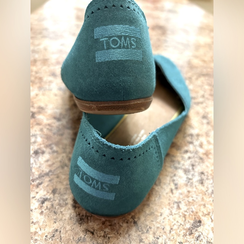 Turquoise suede Tom’s flats size 8 1/2.